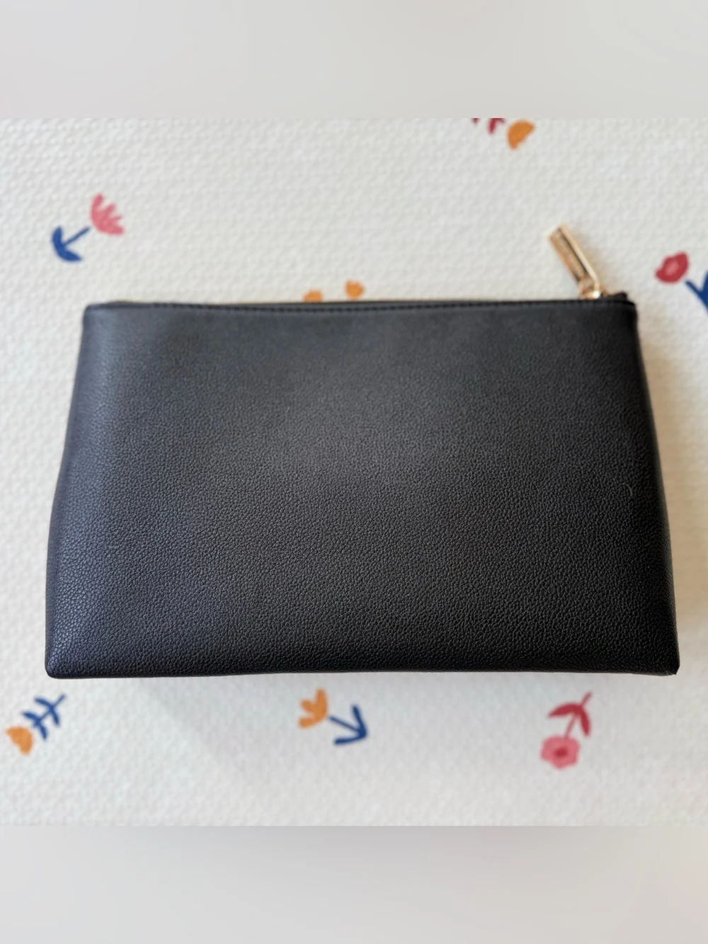 Modern Picnic Insulated Snack Pouch in Black